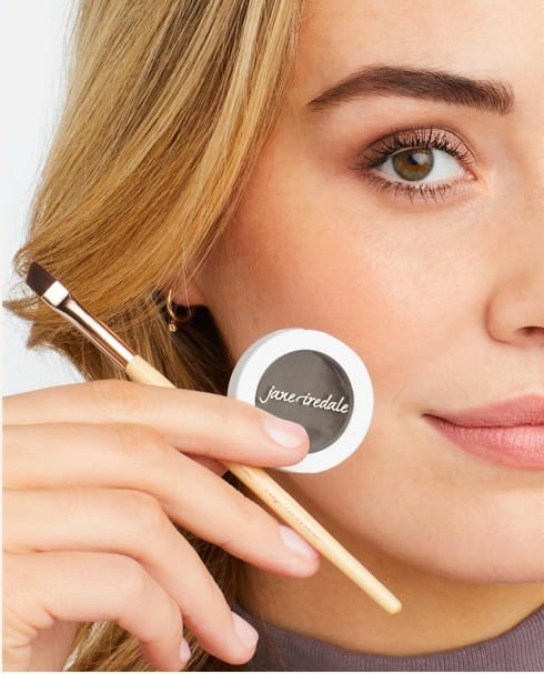 4+1 Tips για καλοσχηματισμένα φρύδια